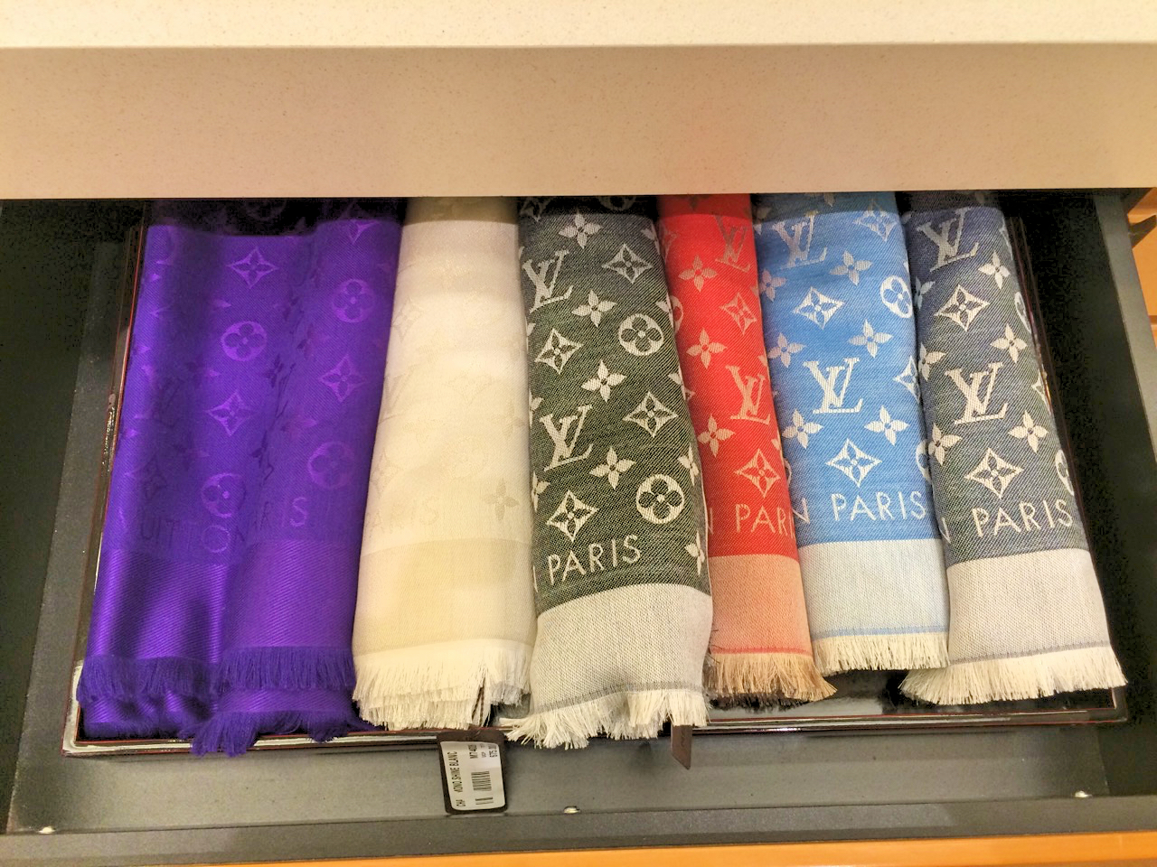 used louis vuitton scarves